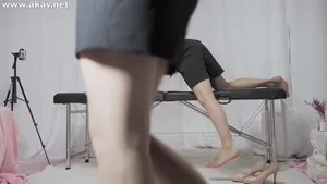 영희의 조용한 마사지샾에 방문한 야수!! - 국산야동 인기 한국야동