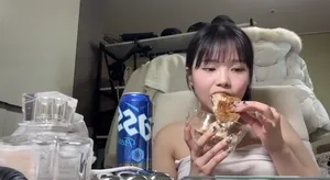 신작 ✨ 해피정 밴드_위아래로 먹방찍는 스무살 - 한국야동 실시간 국산야동