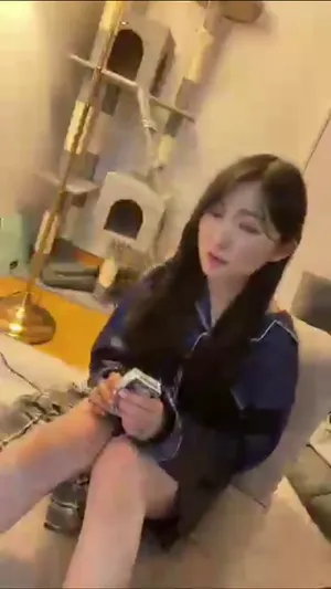 혼술하며 싸는 여자 - 인기 한국야동 실시간 국산야동