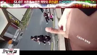 지나가는 여자들 보면서 딸 잡는 놈 - 국산야동 인기 한국야동