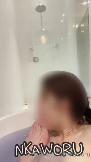 욕조에서 발빨아주는 내 여친 - 인기 한국야동 한국야동