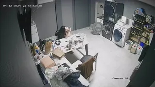 스웨디시 업소녀 대기실에서 누군가와 젖꼭지 보여주면서 영통 - 실시간 국산야동 인기 한국야동