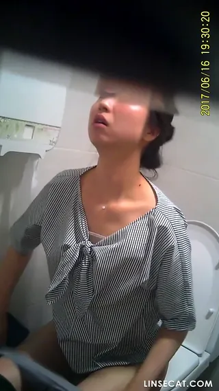 음침한 취미 화장실 엿보기 - 국산야동 한국야동
