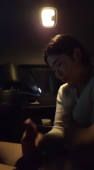 간단 대딸 시리즈 - 차안에서 대딸쳐주는 알바뛰는 이쁜이 - 인기 한국야동 한국야동