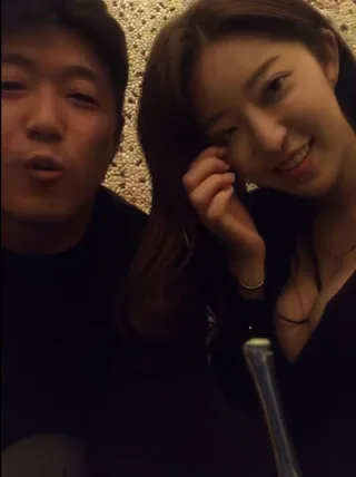 왕가슴 업소녀가 똥꼬도 보여주는 전설의 성방 로쿠데나시 업스케일링 - 한국야동 국산야동